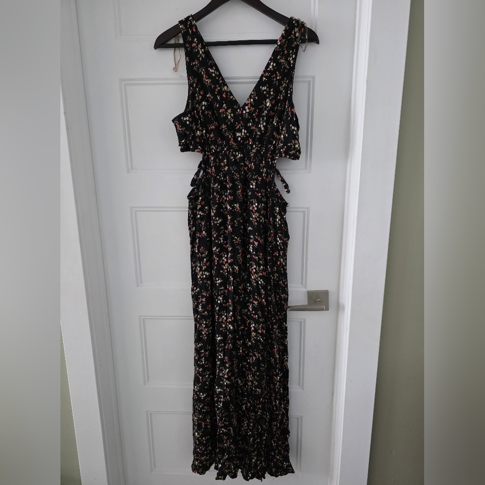 Chic Black Floral Maxi Dress